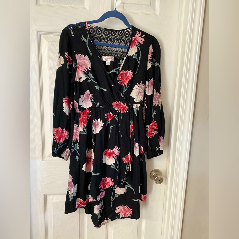 Beautiful floral cotton dress by Band Of Gypsies, size medium elastic waist